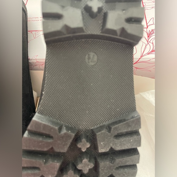 Journee Collection Erika Black Microsuede Womens Loafers Size 7.5 - Picture 6 of 8